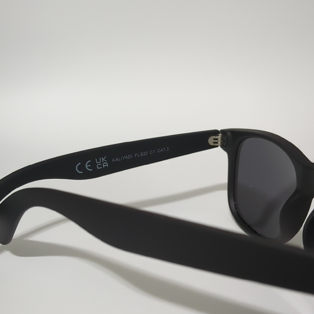 Classic Black Sunglasses - Picture 4 of 6